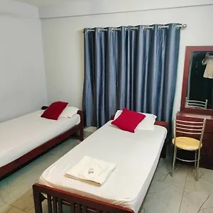  Capsule hotel Everest India
